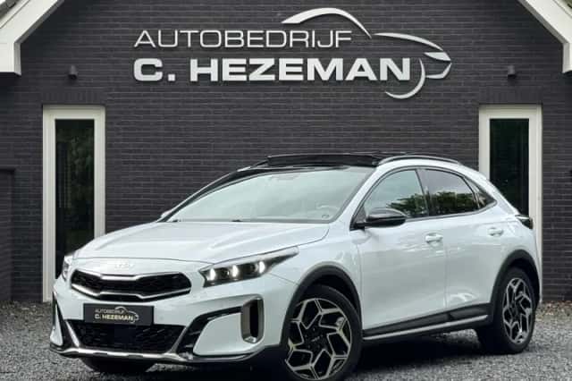 Kia XCeed (2023) thumbnail 3