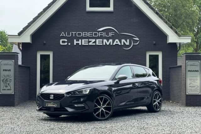 SEAT Leon (2023) thumbnail 2
