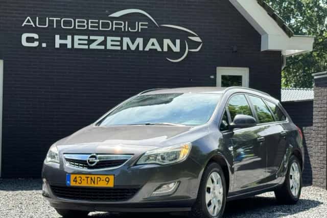 Opel Astra (2012) thumbnail 1