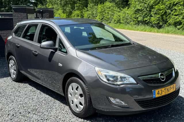 Opel Astra (2012) thumbnail 5