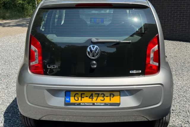 Volkswagen Up! (2015) thumbnail 6