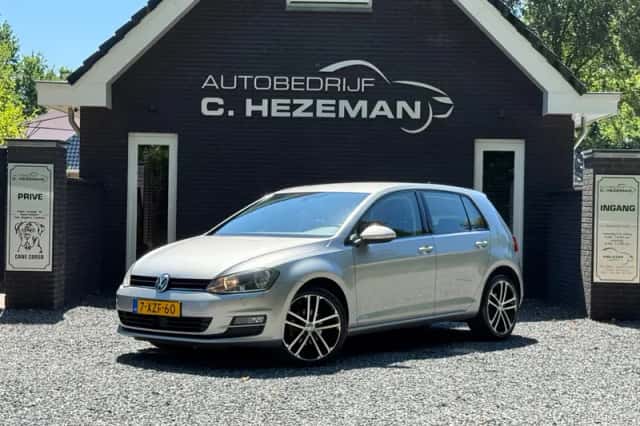 Volkswagen Golf (2014) thumbnail 2