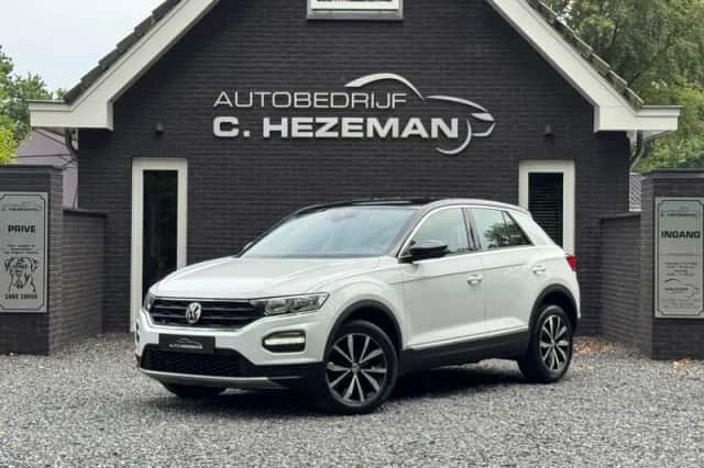 Volkswagen T-Roc (2019) thumbnail 2