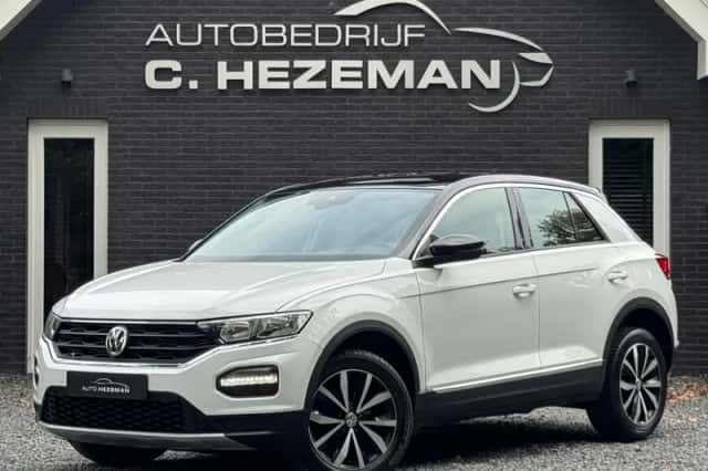 Volkswagen T-Roc (2019) thumbnail 3