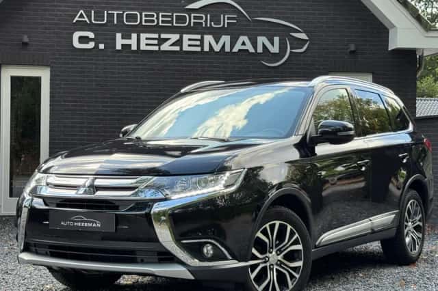 Mitsubishi Outlander (2017) thumbnail 1