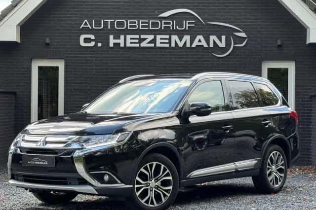 Mitsubishi Outlander (2017) thumbnail 3