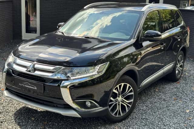 Mitsubishi Outlander (2017) thumbnail 4