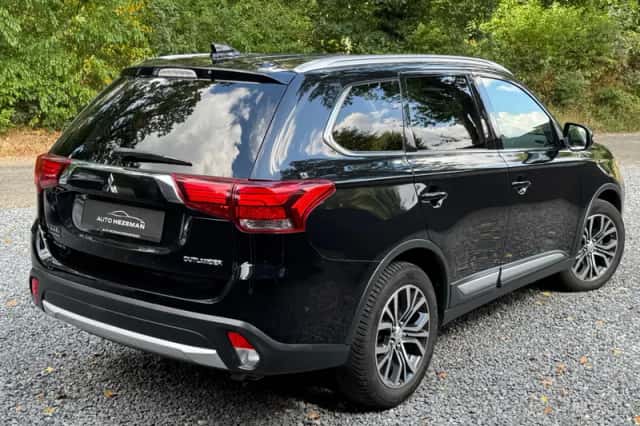 Mitsubishi Outlander (2017) thumbnail 5