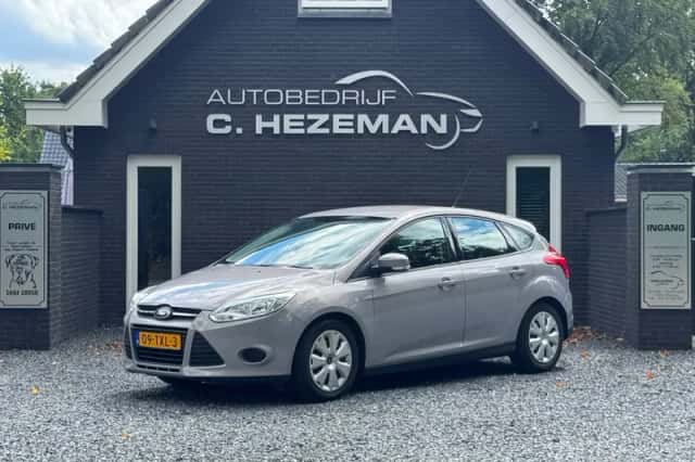 Ford Focus (2012) thumbnail 2
