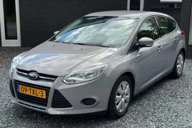 Ford Focus (2012) thumbnail 3