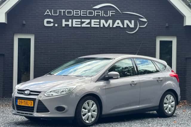 Ford Focus (2012) thumbnail 4