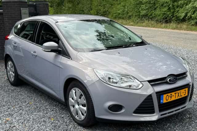 Ford Focus (2012) thumbnail 6