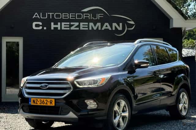 Ford Kuga (2017) thumbnail 1