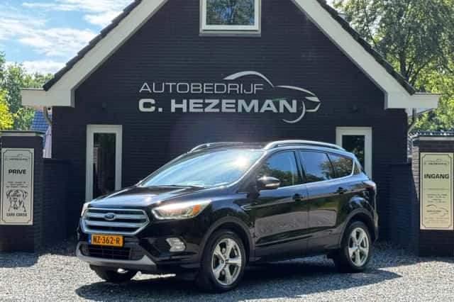 Ford Kuga (2017) thumbnail 2