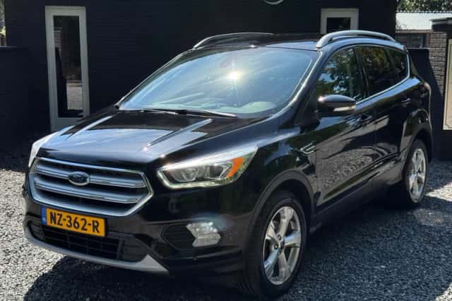 Ford Kuga (2017) thumbnail 3