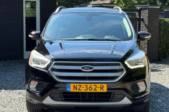 Ford Kuga (2017) thumbnail 4