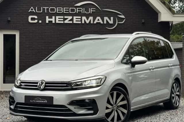 Volkswagen Touran (2017) thumbnail 1