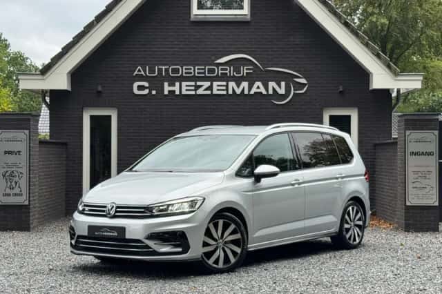 Volkswagen Touran (2017) thumbnail 2