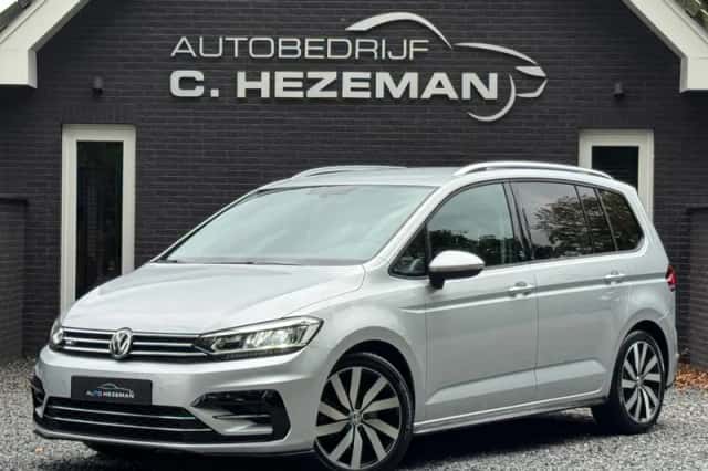 Volkswagen Touran (2017) thumbnail 3