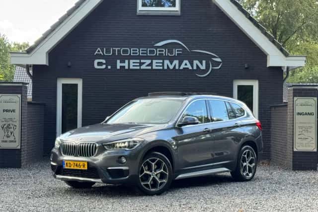 BMW X1 (2016) thumbnail 2