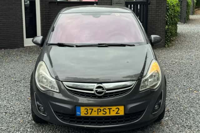 Opel Corsa (2011) thumbnail 4