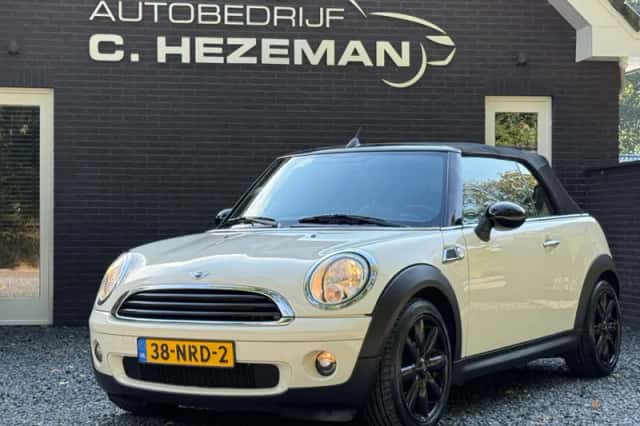 MINI Cabrio (2010) thumbnail 3
