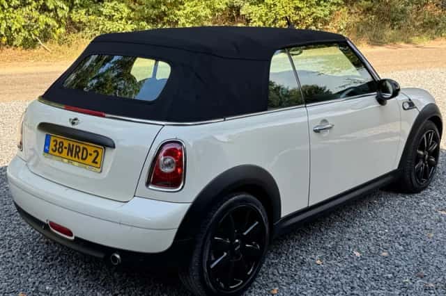 MINI Cabrio (2010) thumbnail 5