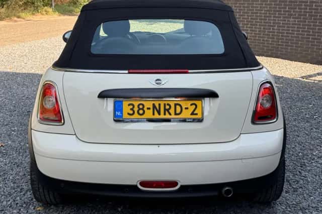 MINI Cabrio (2010) thumbnail 6