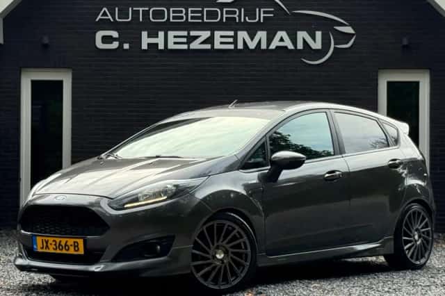 Ford Fiesta (2016) thumbnail 3