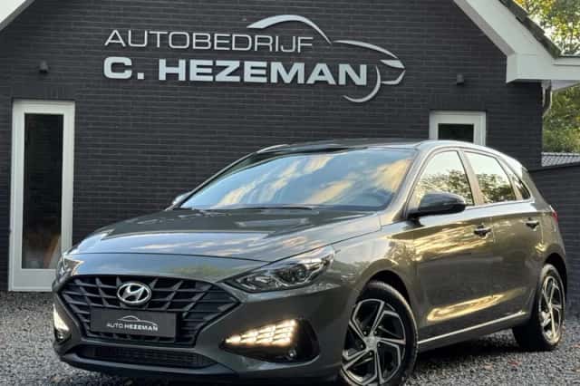 Hyundai i30 (2023) thumbnail 1