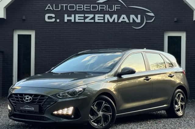 Hyundai i30 (2023) thumbnail 3