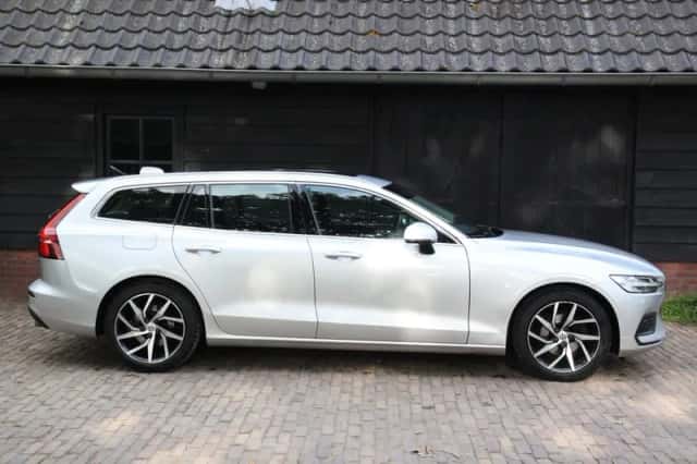 Volvo V60 (2019) thumbnail 2