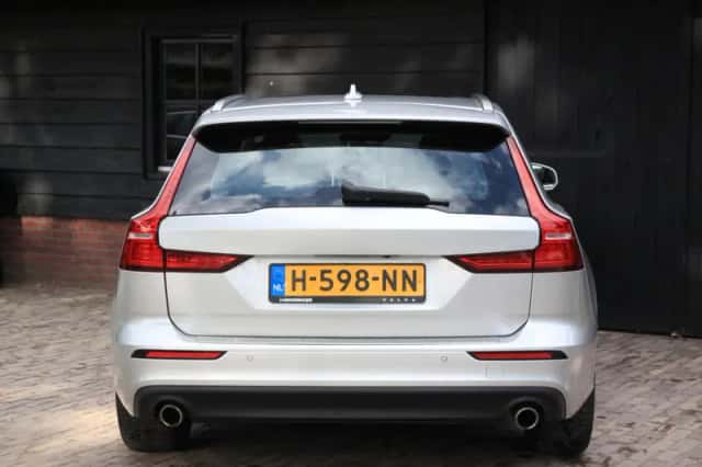 Volvo V60 (2019) thumbnail 3