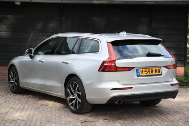 Volvo V60 (2019) thumbnail 4