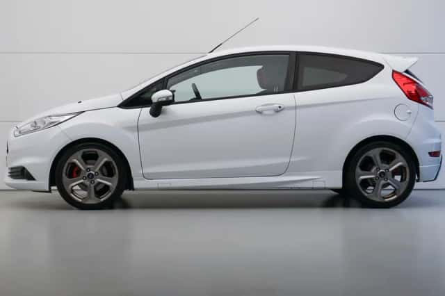 Ford Fiesta (2013) thumbnail 2