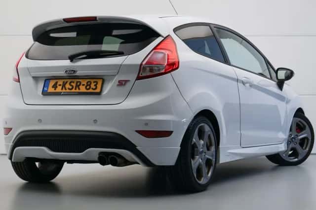 Ford Fiesta (2013) thumbnail 4