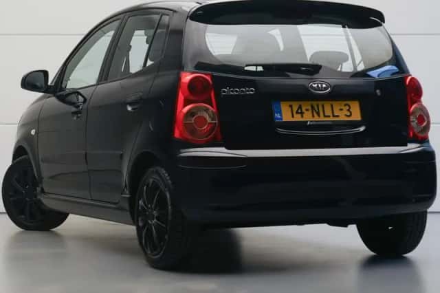 Kia Picanto (2010) thumbnail 3