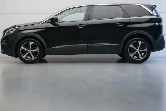 Peugeot 5008 (2020) thumbnail 2