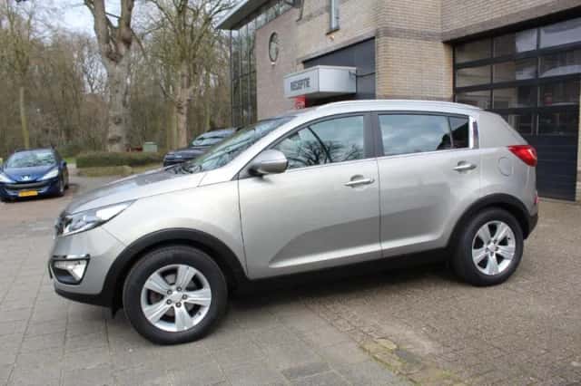 Kia Sportage (2011) thumbnail 2