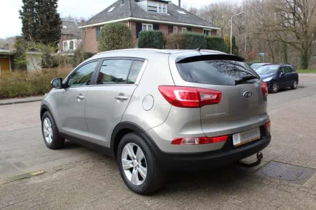 Kia Sportage (2011) thumbnail 3