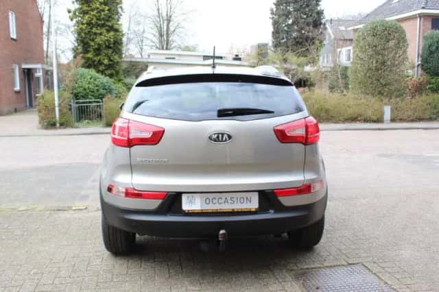 Kia Sportage (2011) thumbnail 4