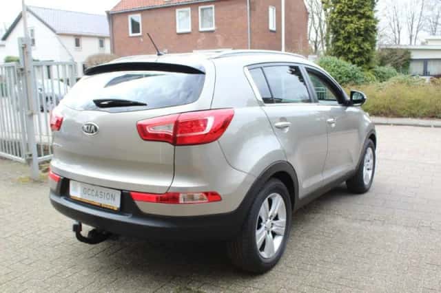 Kia Sportage (2011) thumbnail 5