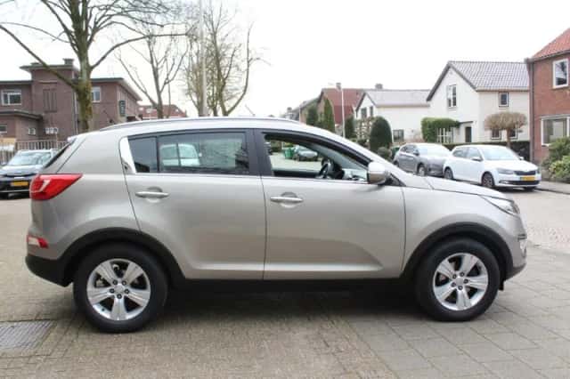 Kia Sportage (2011) thumbnail 6