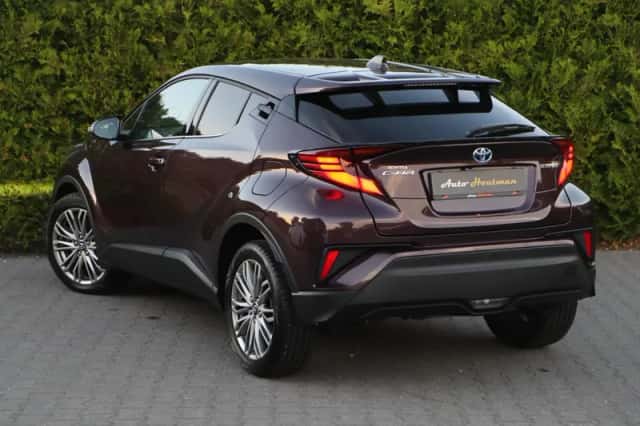 Toyota C-HR (2023) thumbnail 2