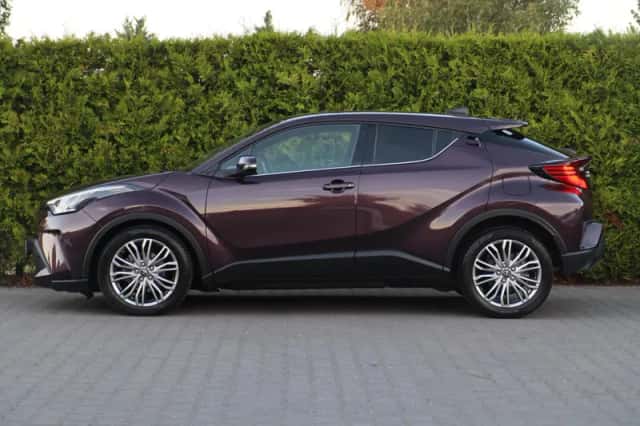 Toyota C-HR (2023) thumbnail 3