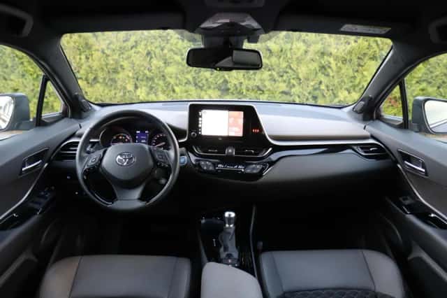 Toyota C-HR (2023) thumbnail 5