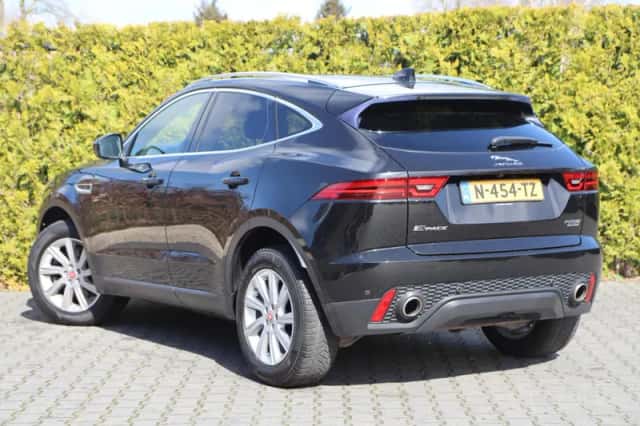 Jaguar E-Pace (2018) thumbnail 2