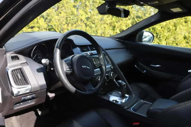 Jaguar E-Pace (2018) thumbnail 3