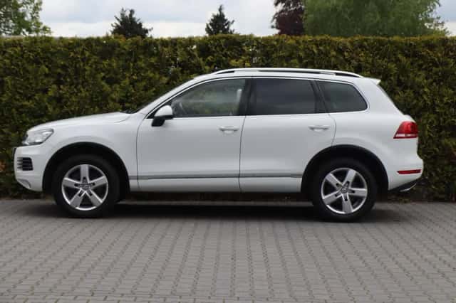Volkswagen Touareg (2012) thumbnail 3