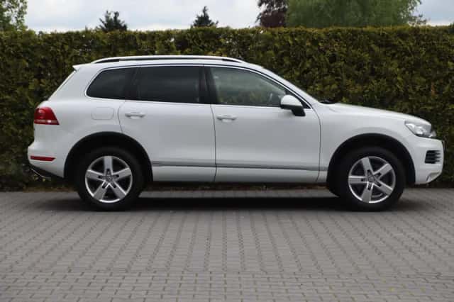 Volkswagen Touareg (2012) thumbnail 4